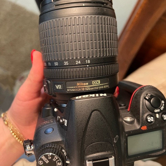 Nikon D7000 camera and multiple lenses shutter count 8493 - Picture 2 of 7